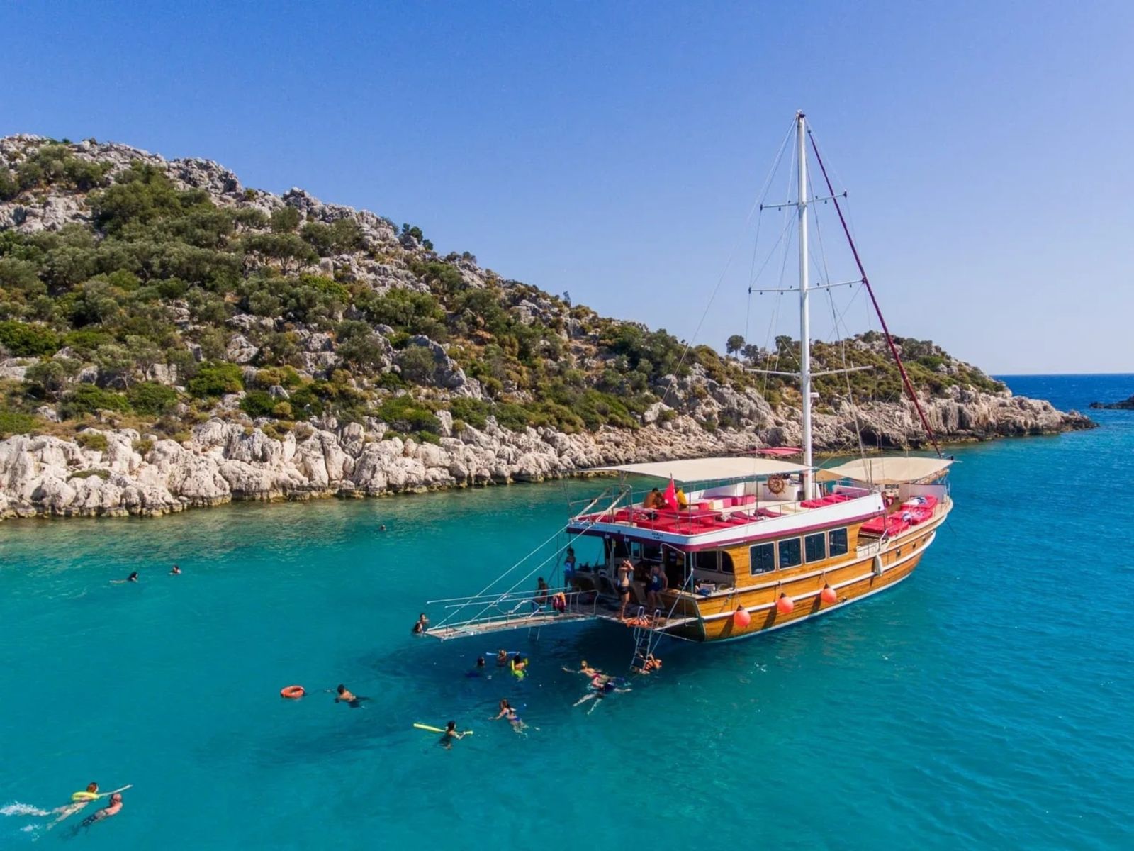 Морская прогулка у берегов города Каш