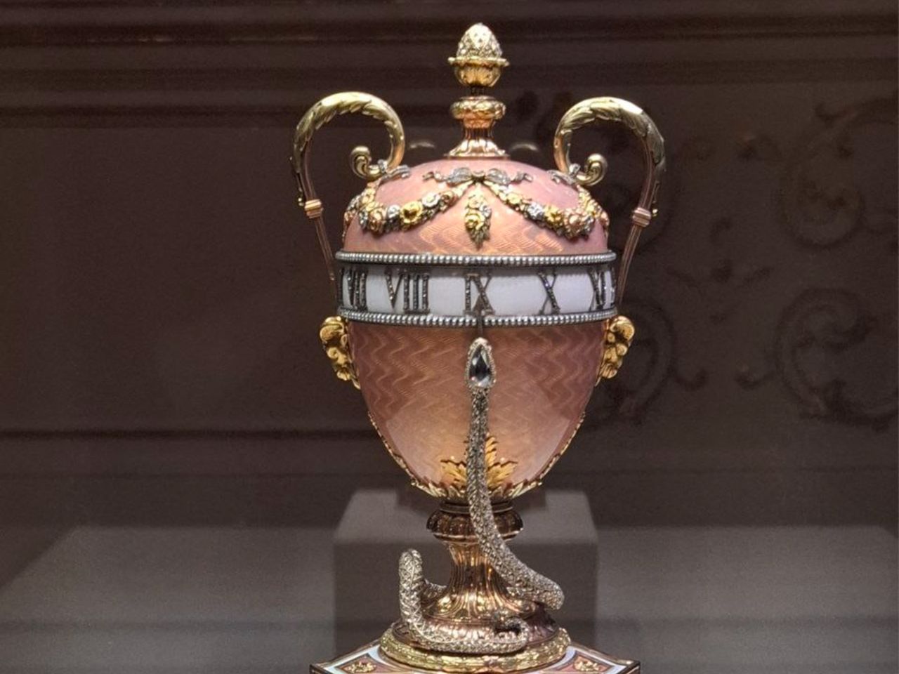 В блеске злата и бриллиантов: экскурсия в Музей Фаберже - индивидуальная экскурсия в Санкт-Петербурге пешком длительностью 1.5 часа с количеством участников до 7 человек цена экскурсии 8000₽