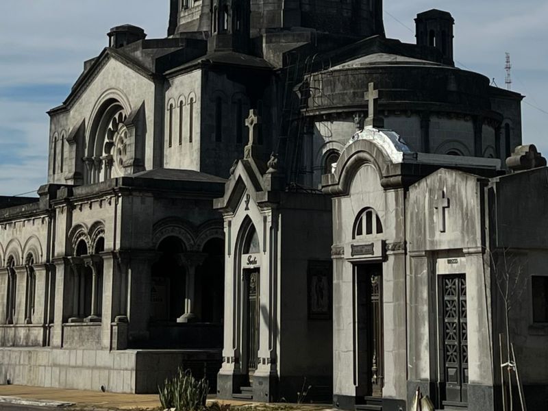 Экскурсия по Чакарите: история, которую не пишут в путеводителях - индивидуальная экскурсия в Буэнос-Айресе пешком длительностью 2.5 часа с количеством участников до 5 человек цена экскурсии 120$