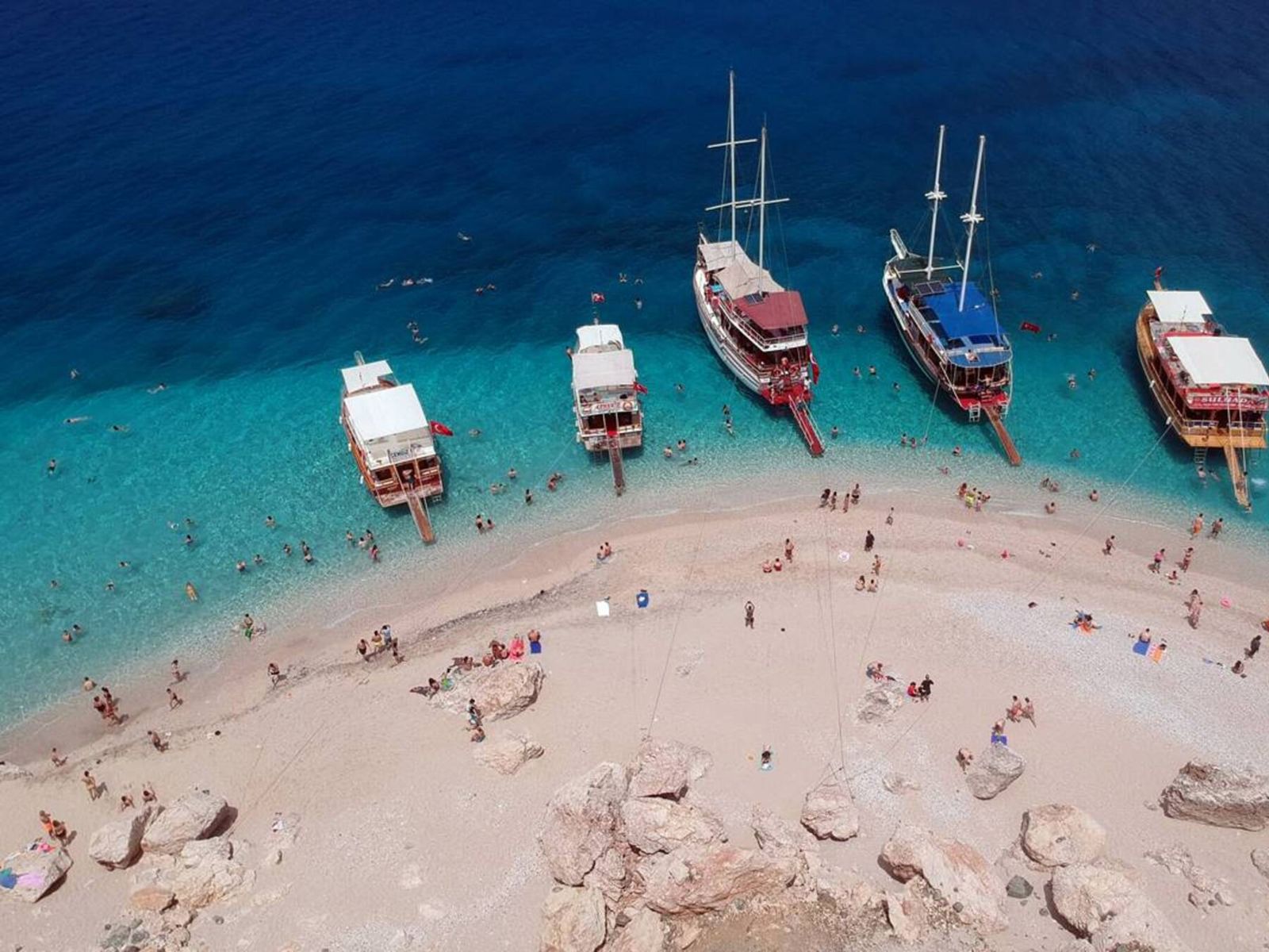 Корабли на пляже