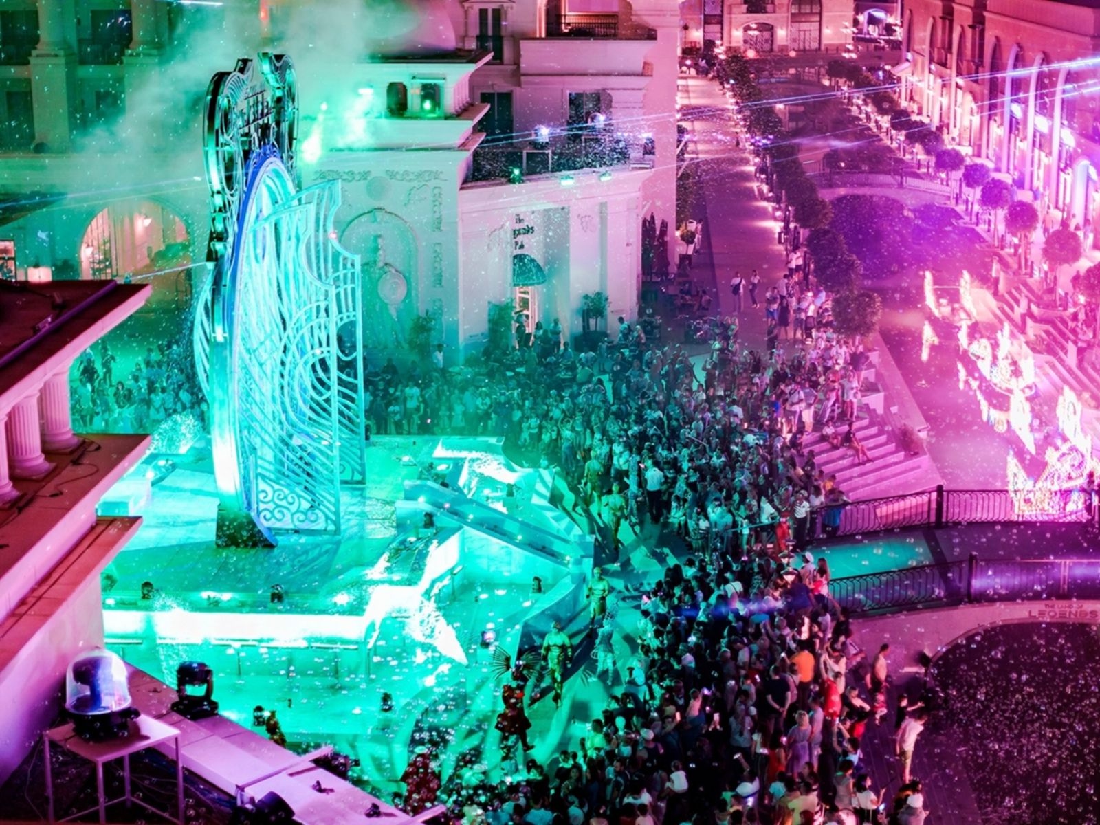 Шоу The Land of Legends