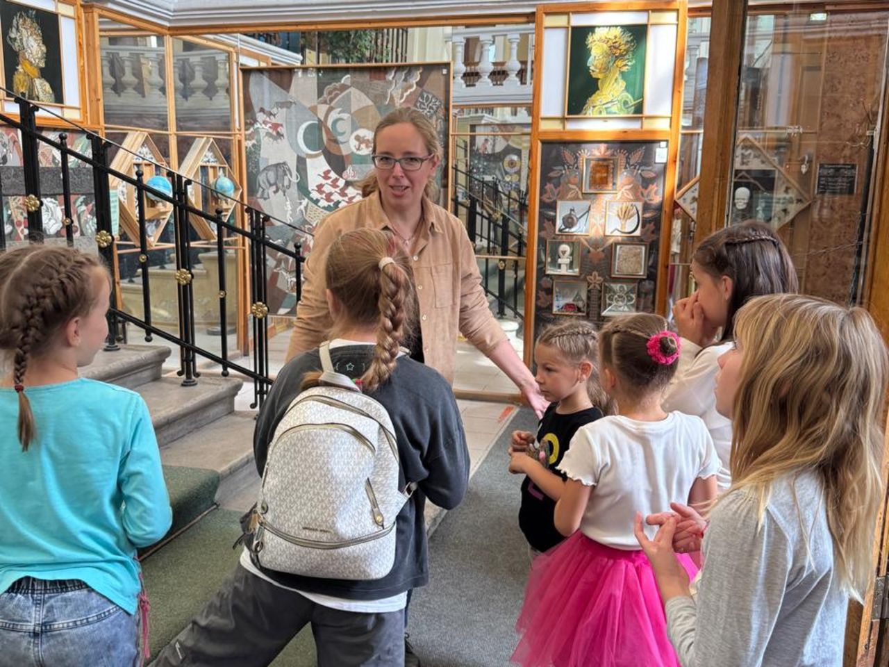 Семейная экскурсия в Центральный музей почвоведения - индивидуальная экскурсия в Санкт-Петербурге пешком длительностью 1 час с количеством участников до 7 человек цена экскурсии 4500₽