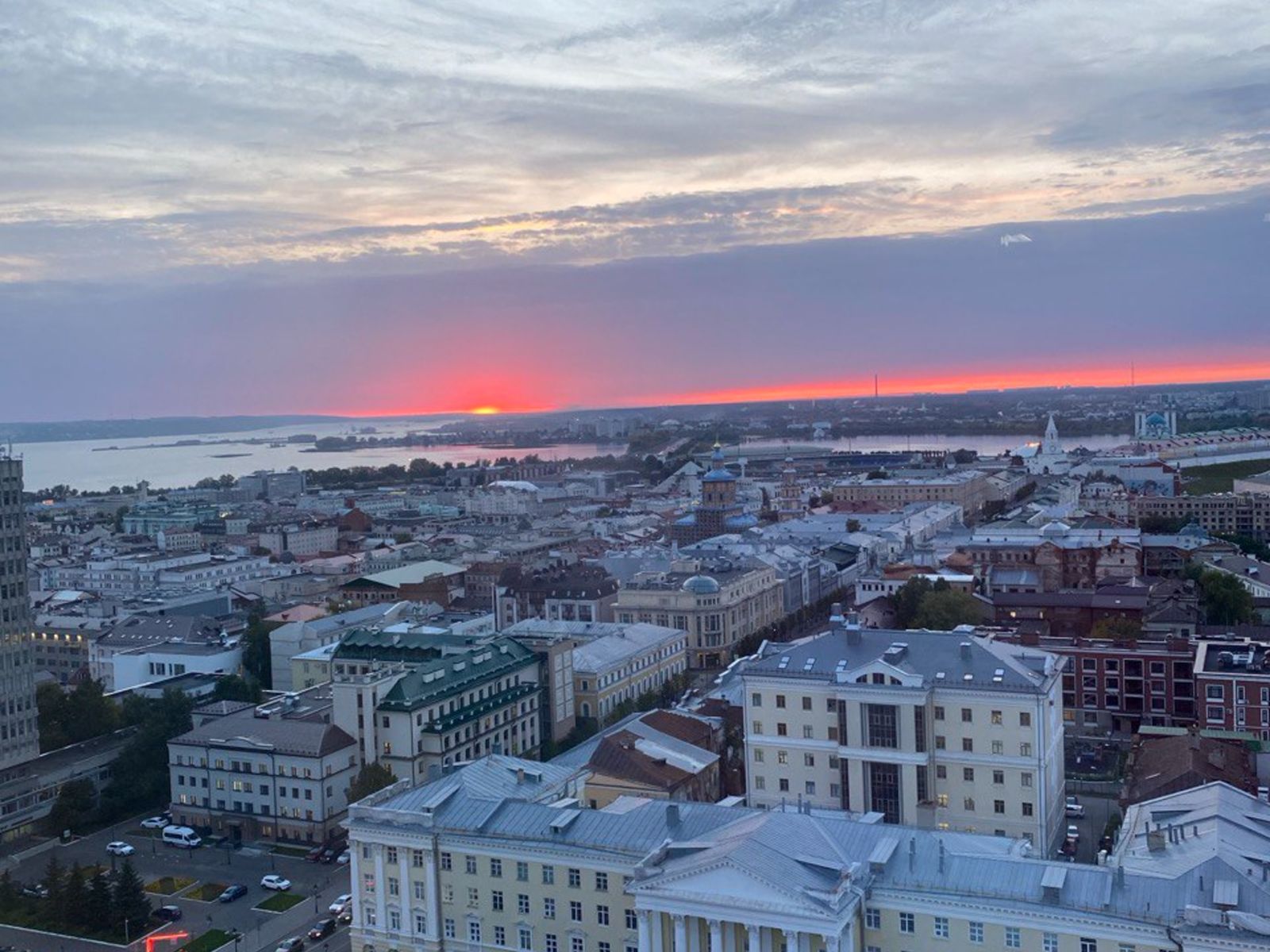 Вид на улицу Кремлевскую и Волгу