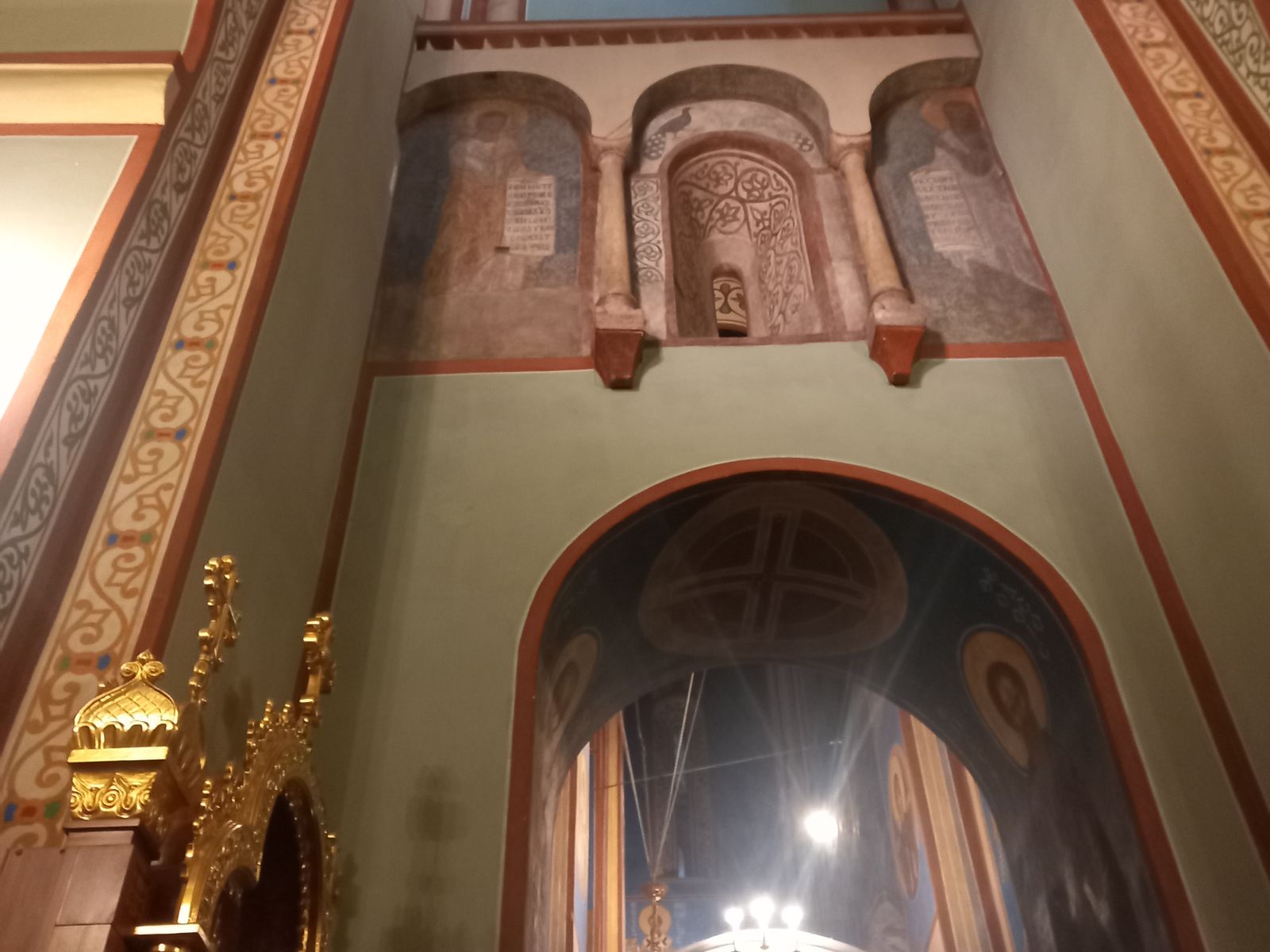 Интерьер Успенского собора. Фреска 12 века