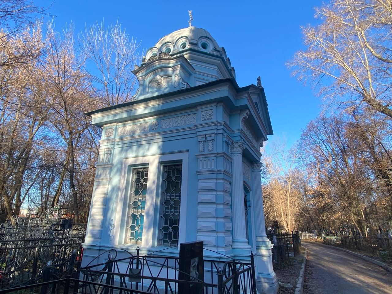 Обзорная экскурсия по Арскому кладбищу: тайны старинных надгробий - индивидуальная экскурсия в Казани пешком длительностью 1.5 часа с количеством участников до 6 человек цена экскурсии 6000₽