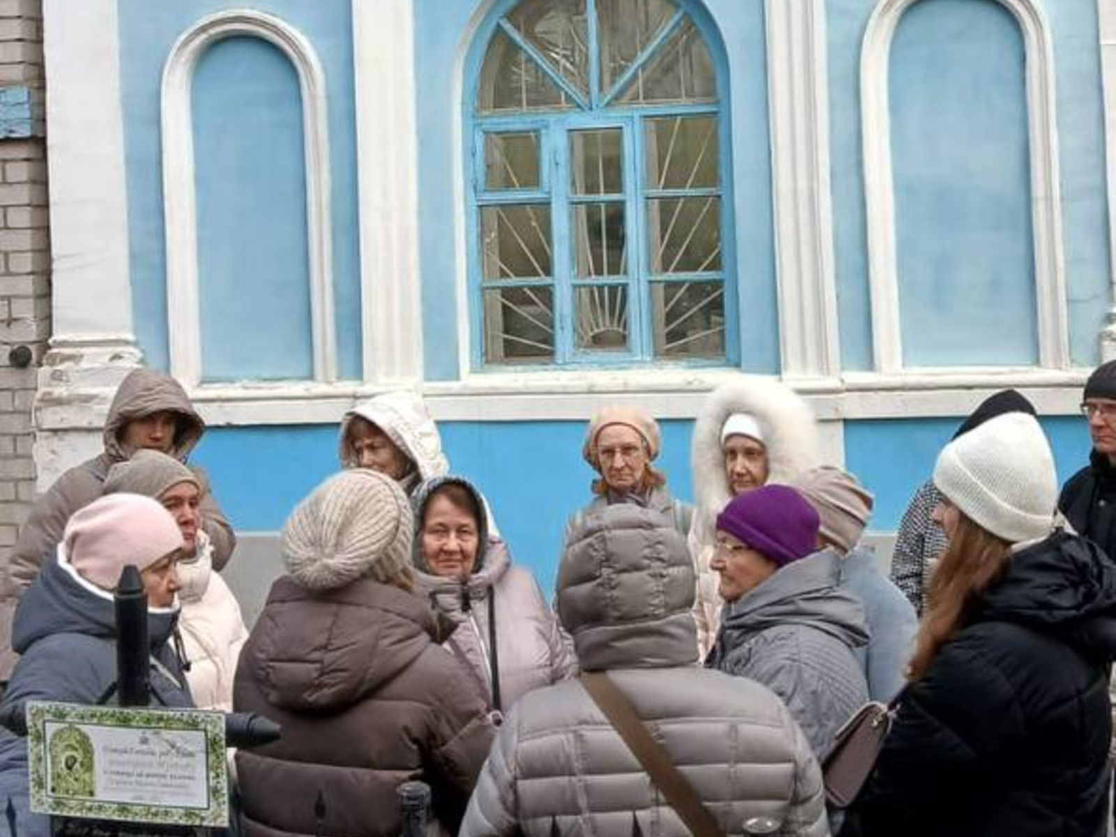 У стен церкви Ярославских Чудотворцев