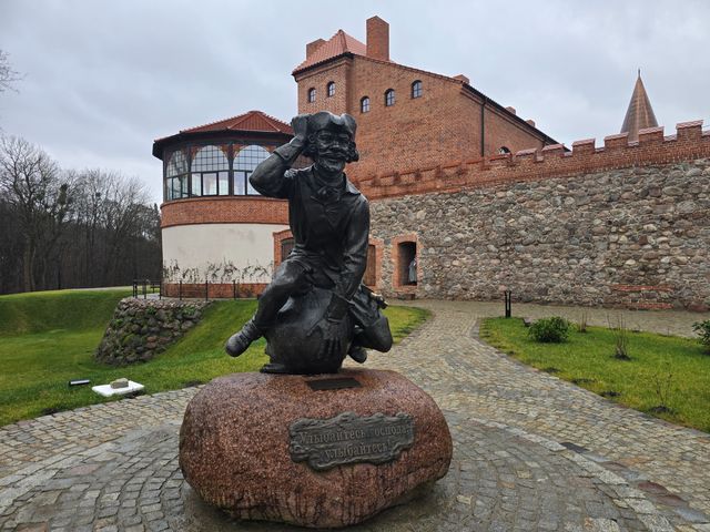 Экскурсия в старинные замки Нойхаузен и Шаакен + новый Нессельбек