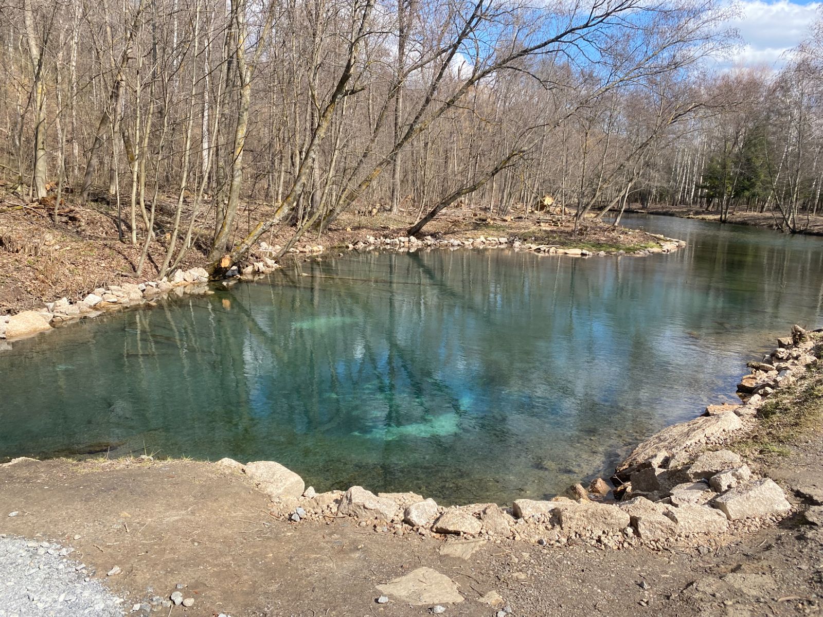 Проточное голубое