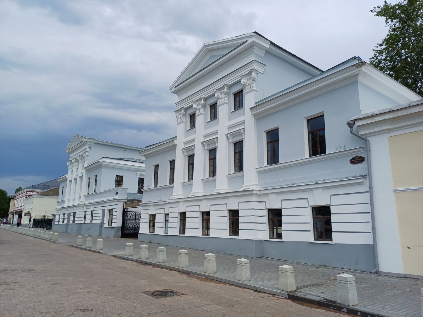 Дома-близнецы на Соборной площади Арзамаса 