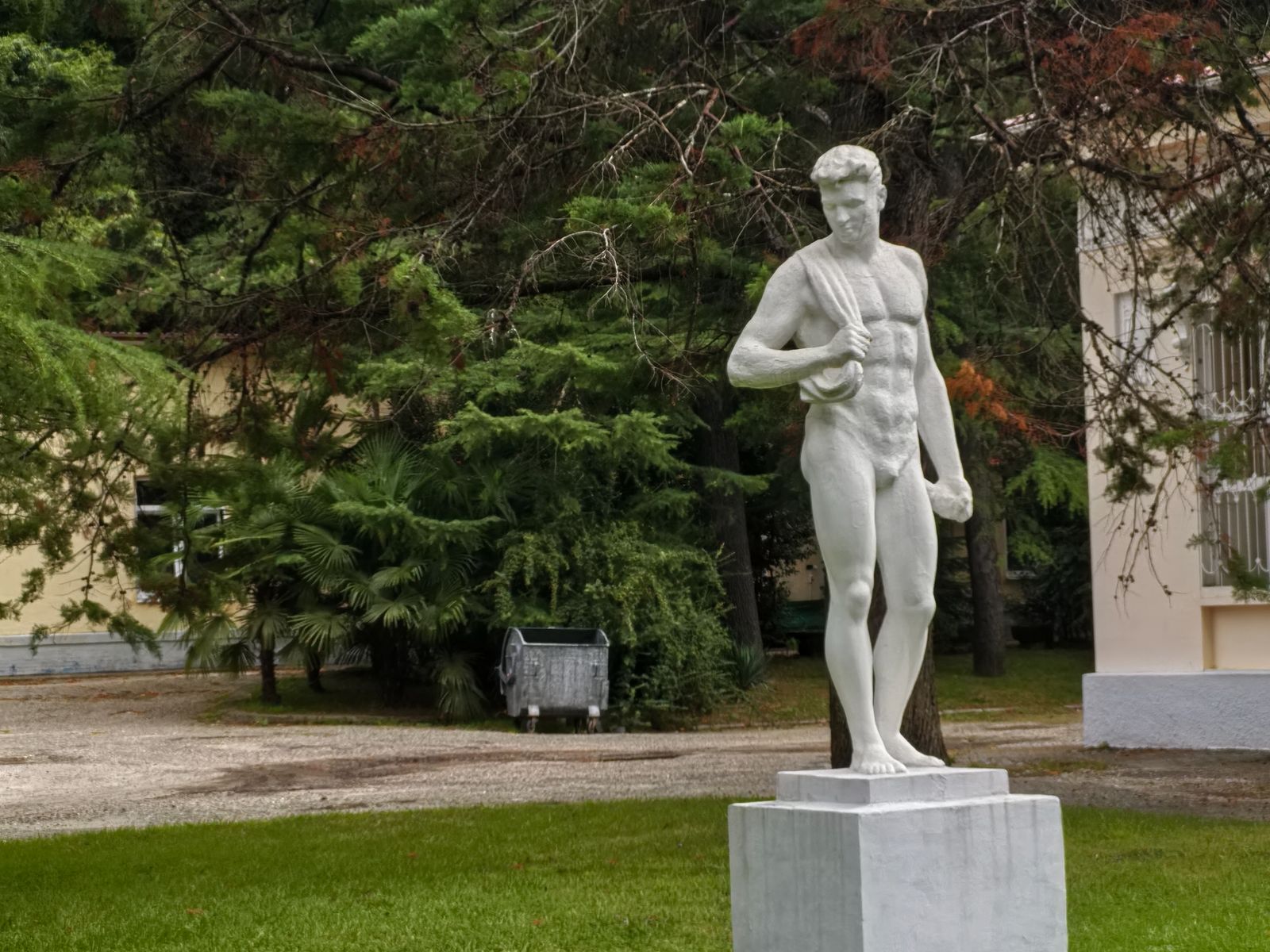 Парк у реки Мацеста, скульптура советской эпохи 