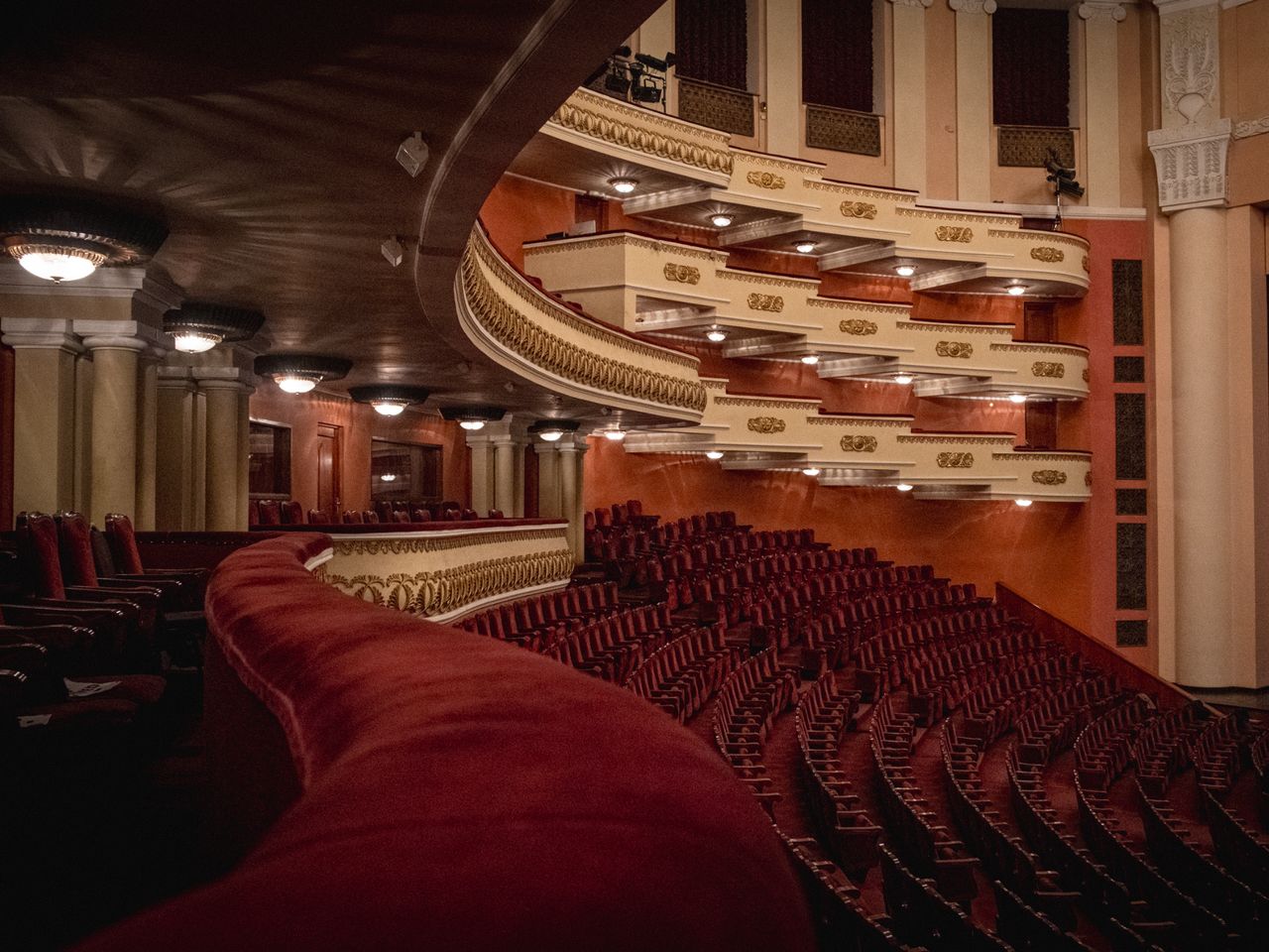 Тематическая экскурсия "Тайны Ереванской оперы" - групповая экскурсия в Ереване пешком длительностью 4 часа с количеством участников до 10 человек цена экскурсии 49€