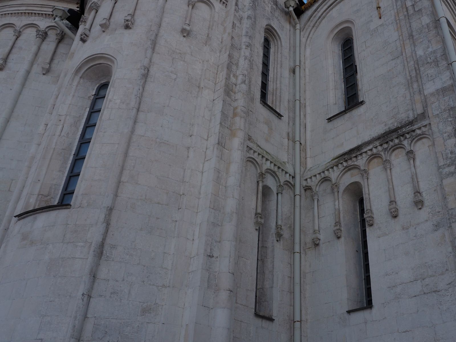 Белокаменная резьба Успенского собора