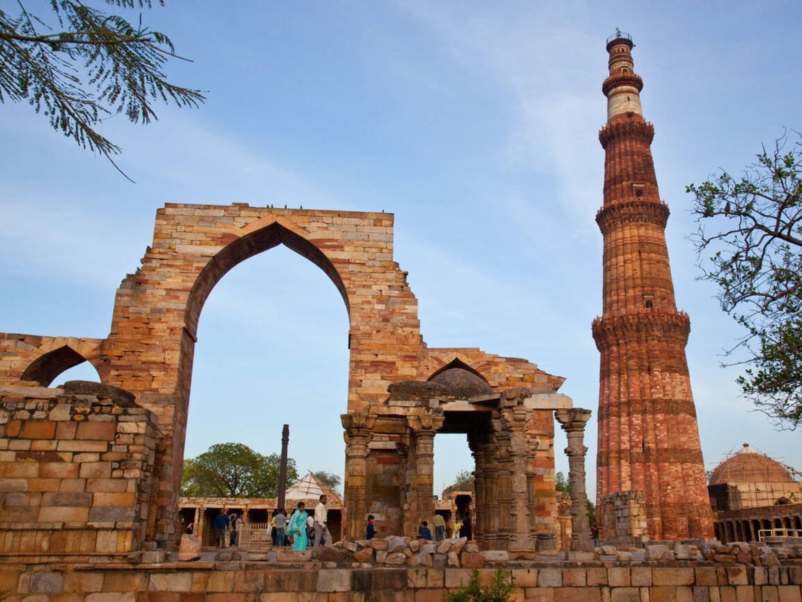 Кутб-Минар старейший памятник, существующий с 11 века 