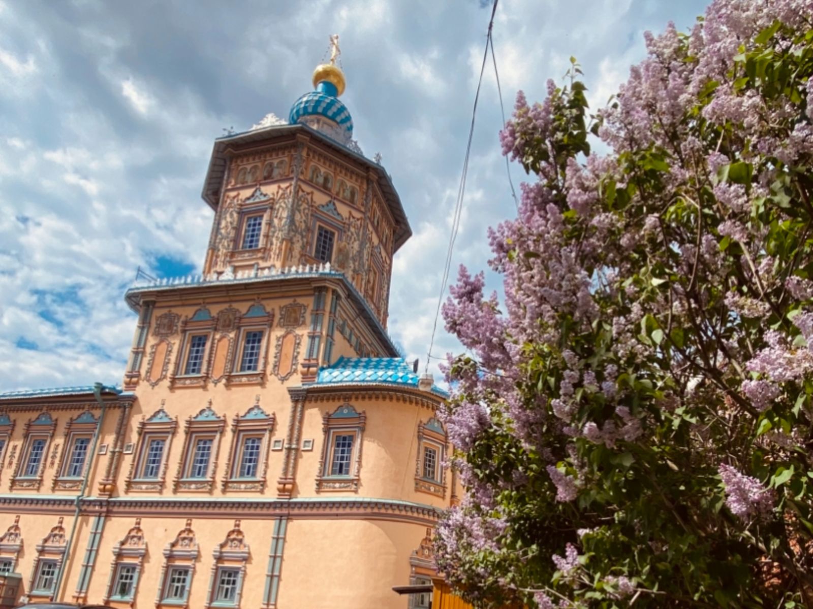 На территории собора