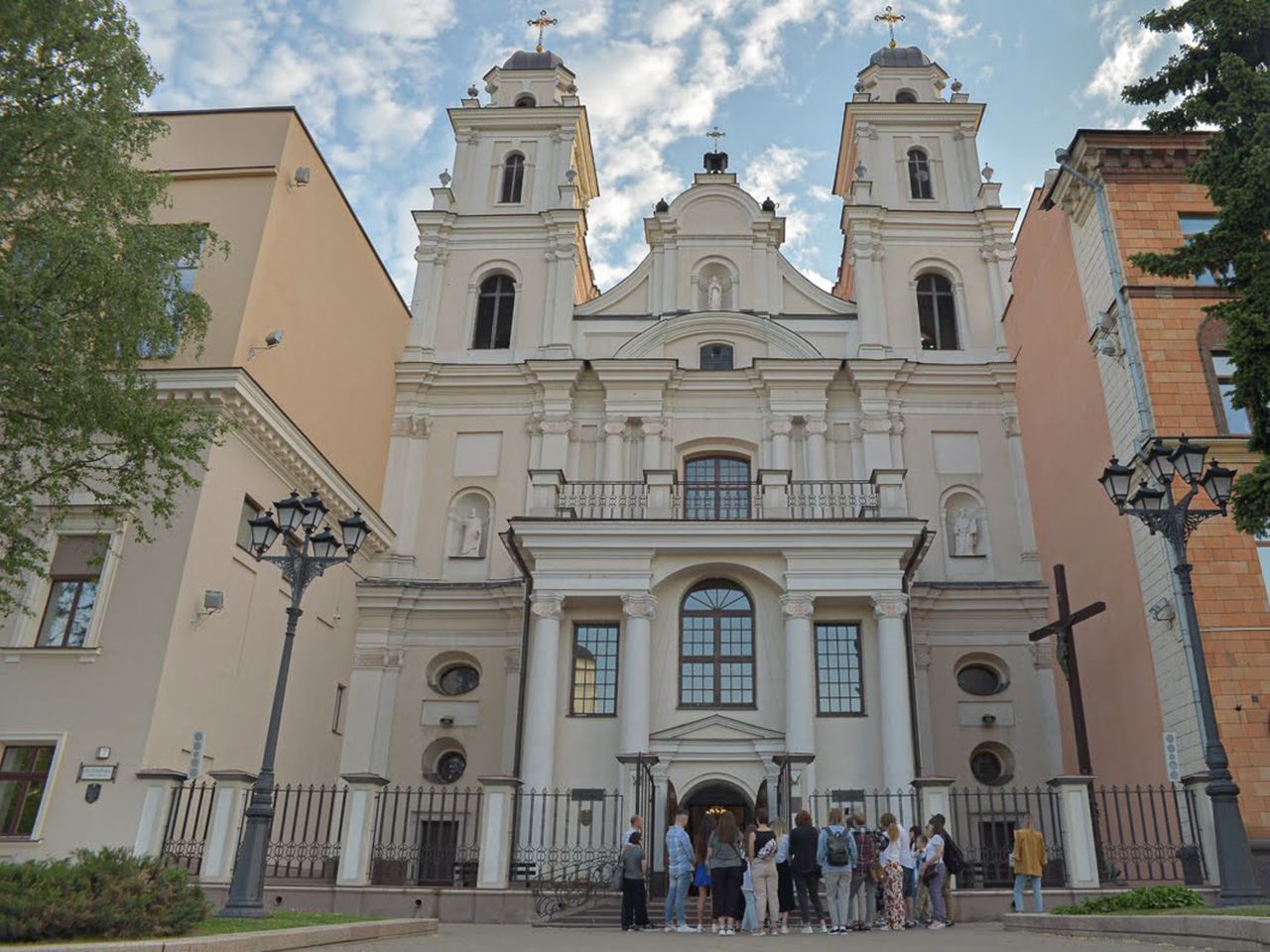 Обзорная экскурсия по Минску на авто - индивидуальная экскурсия в Минске на машине гида длительностью 3 часа с количеством участников до 3 человек цена экскурсии 14000₽