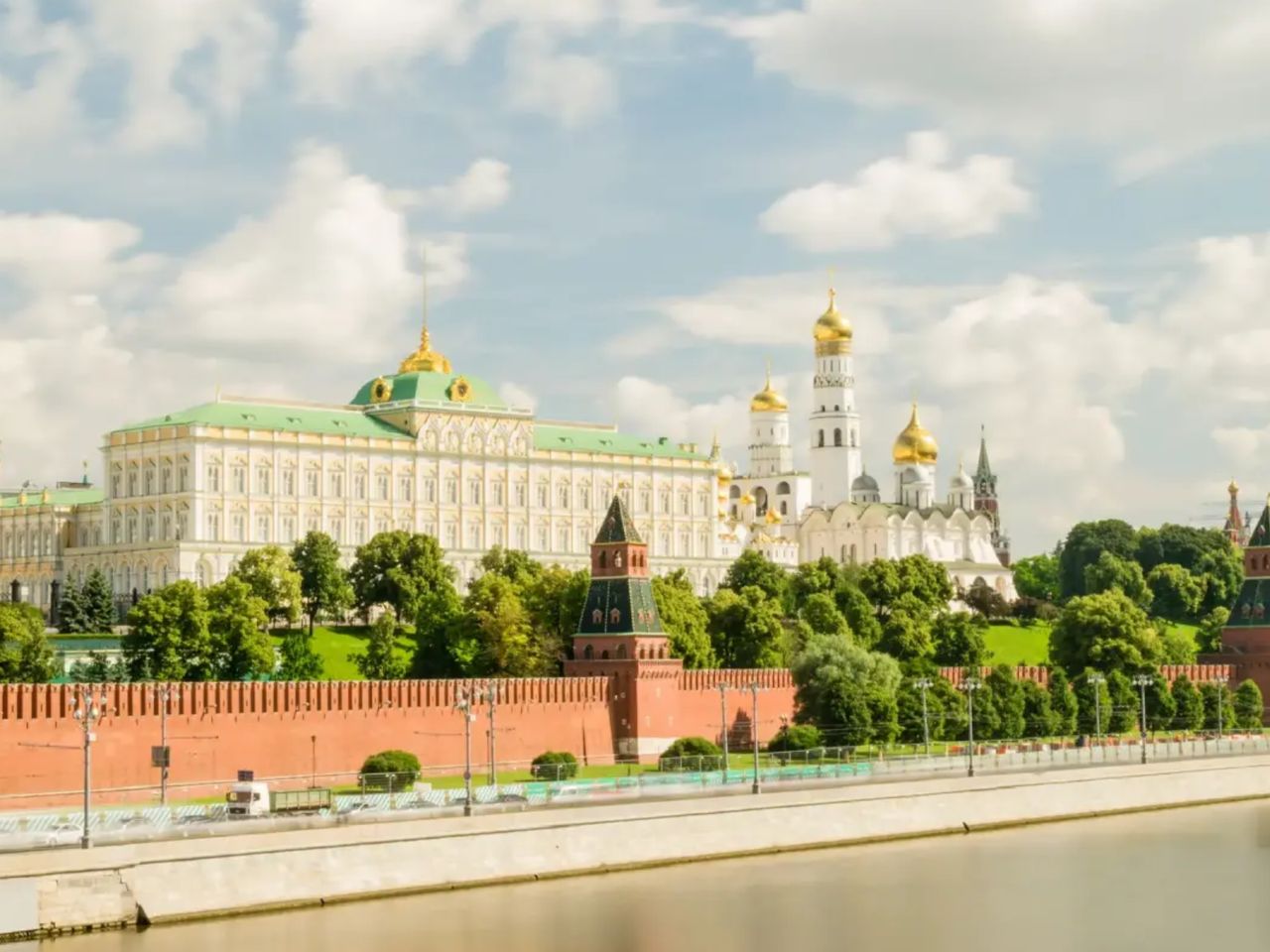 Индивидуальная экскурсия в Дом Смирнова: интерьеры Фёдора Шехтеля - индивидуальная экскурсия в Москве пешком длительностью 2.5 часа с количеством участников до 20 человек цена экскурсии 15000₽