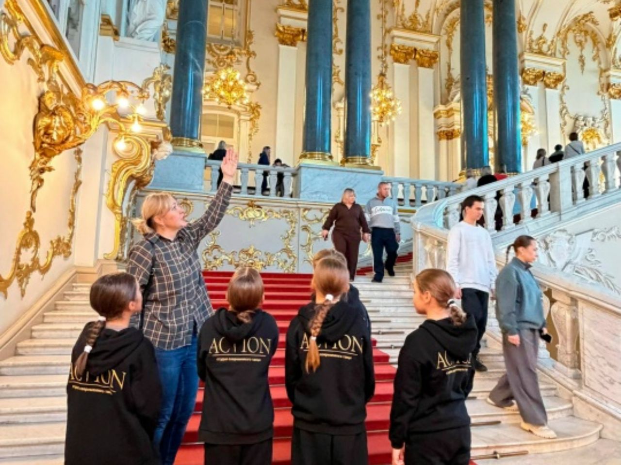 Детская обзорная экскурсия "Знакомство с Эрмитажем" - индивидуальная экскурсия в Санкт-Петербурге пешком длительностью 1.5 часа с количеством участников до 5 человек цена экскурсии 6500₽