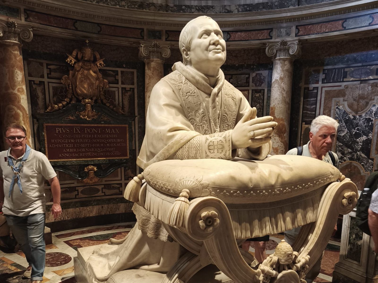 Скульптура в храме