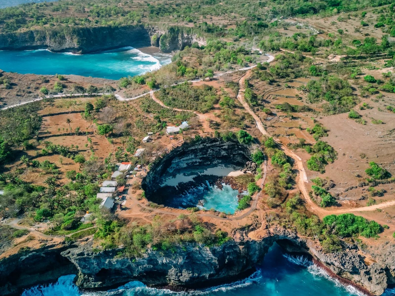 Пляж необычной формы Брокен Бич