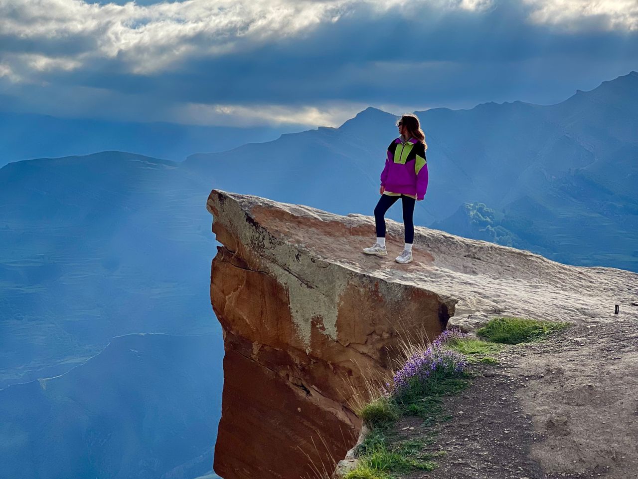 Индивидуальная экскурсия из Махачкалы в Гоор и к "Языку тролля" - индивидуальная экскурсия в Махачкале на машине гида длительностью 10 часов с количеством участников до 7 человек цена экскурсии 16000₽