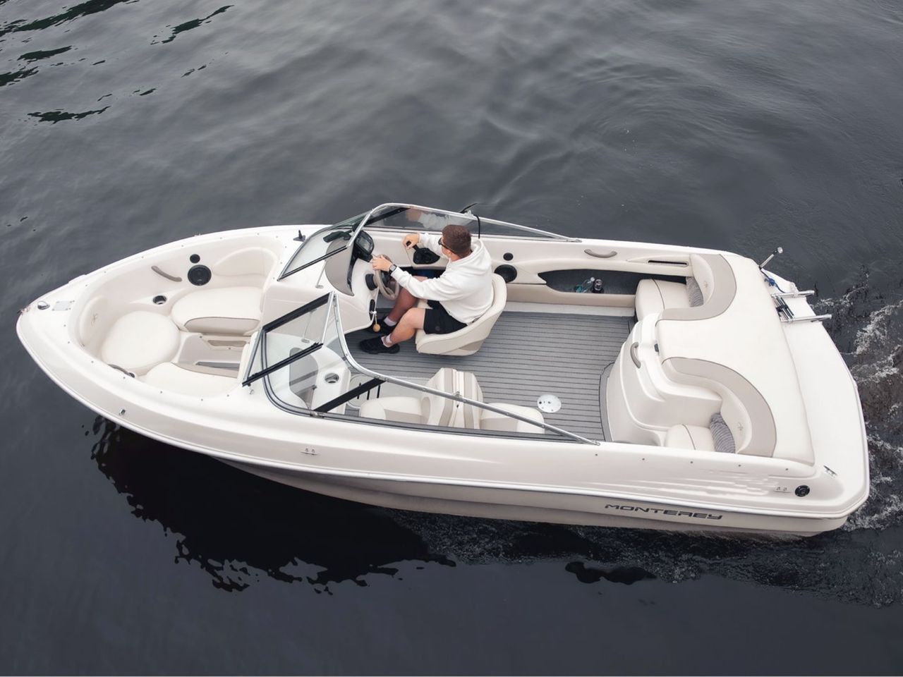 Петербург с воды: прогулка по рекам и каналам на катере "Сиеста" - индивидуальная экскурсия в Санкт-Петербурге длительностью 1 час с количеством участников до 6 человек цена экскурсии 8000₽