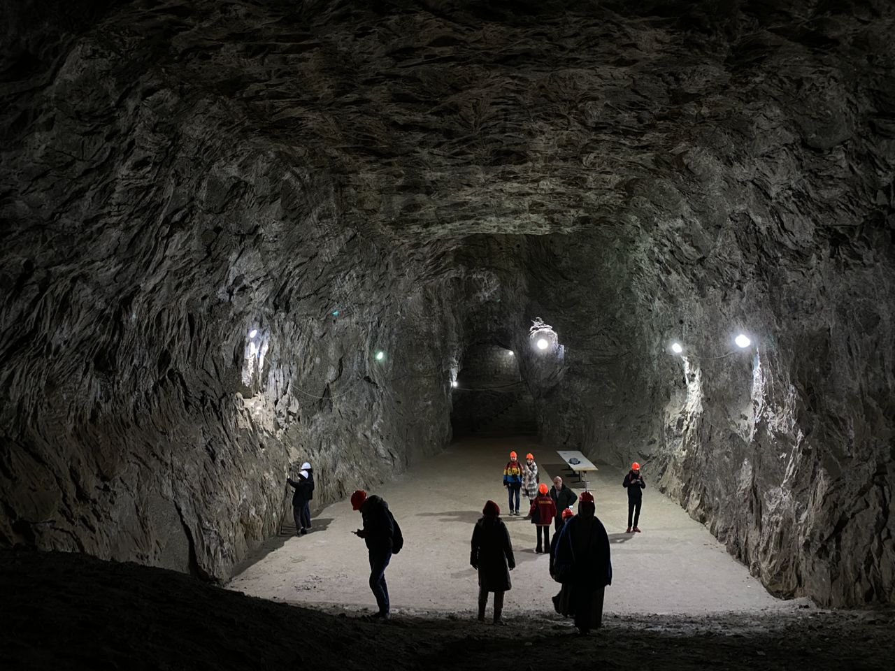 Подземный Ереван: обзорная экскурсия в сердце соляной шахты - индивидуальная экскурсия в Ереване пешком длительностью 2 часа с количеством участников до 10 человек цена экскурсии 350€