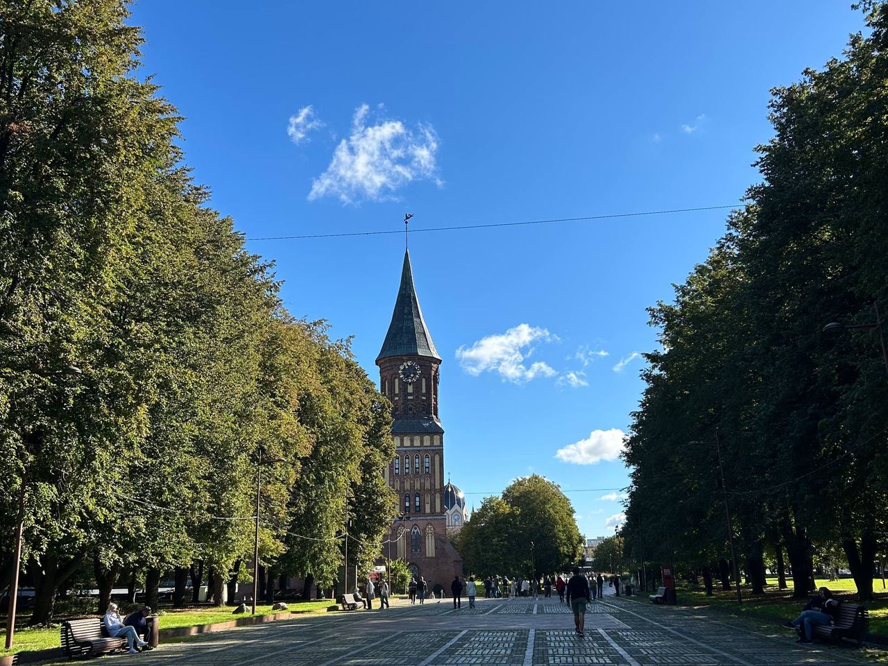 Обзорная экскурсия №1, если вы впервые в Калининграде - групповая экскурсия в Калининграде пешком длительностью 1.5 часа с количеством участников до 8 человек со скидкой 5% цена экскурсии 1900₽