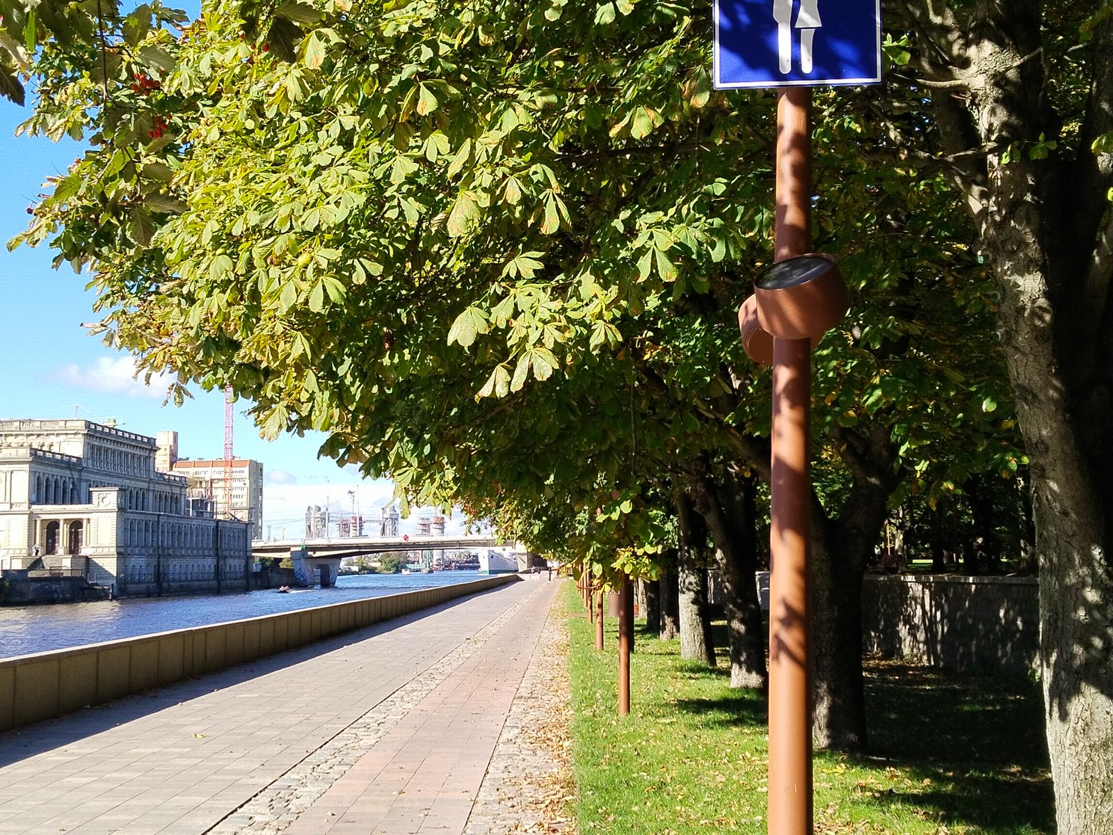 Набережная для поцелуев с видом на кёнигсбергскую биржу