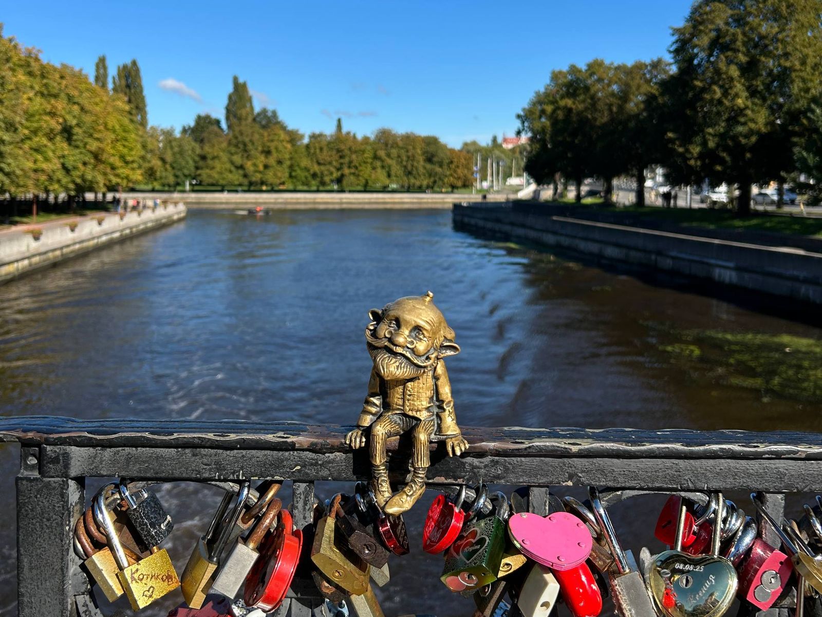 Дедушка Карл - самый старший в семействе хомлинов