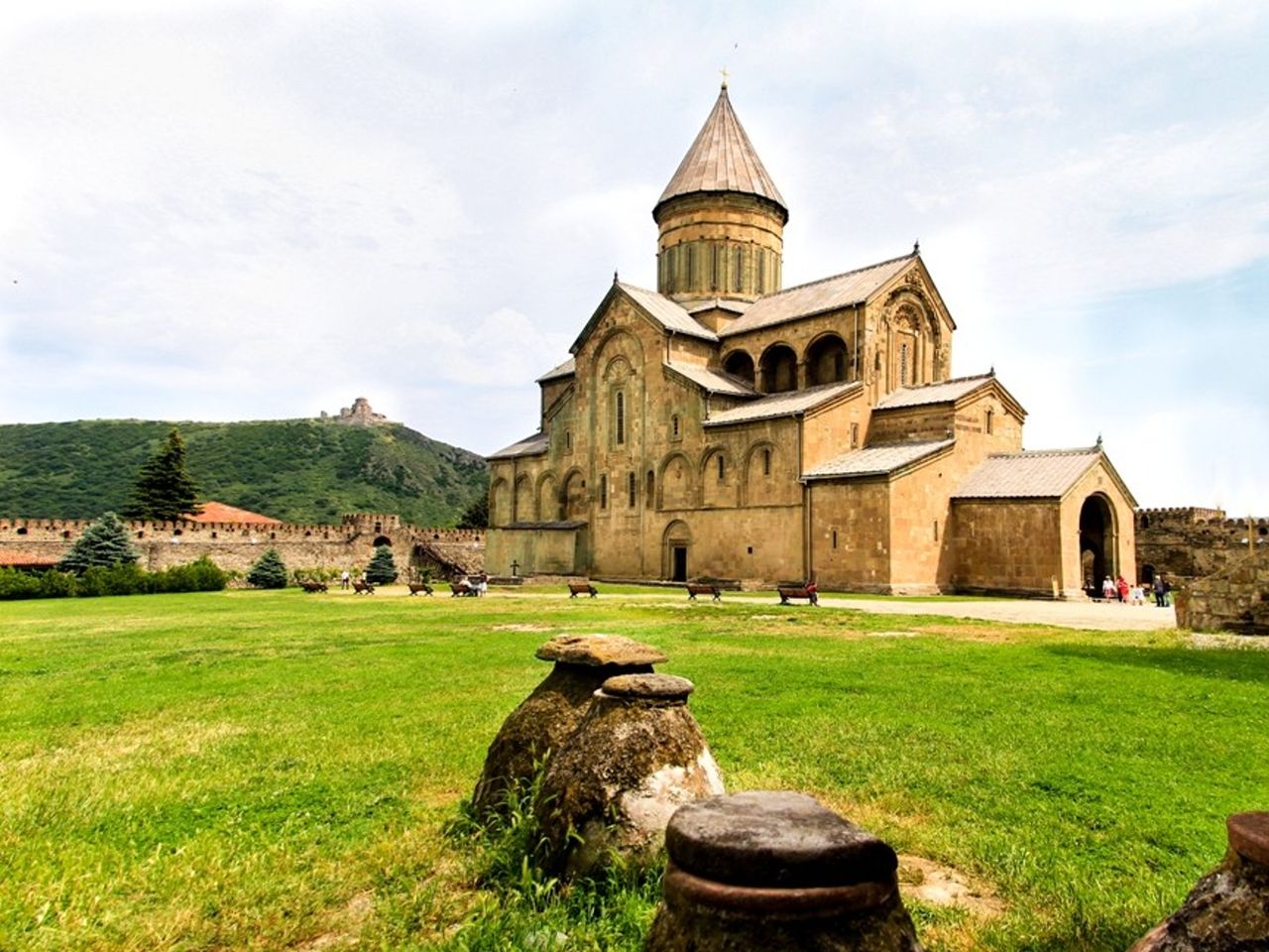 Индивидуальный паломнический тур из Тбилиси по Грузии на 4 дня - индивидуальная экскурсия в Тбилиси на машине гида длительностью более 12 часов с количеством участников до 4 человек цена экскурсии 650€