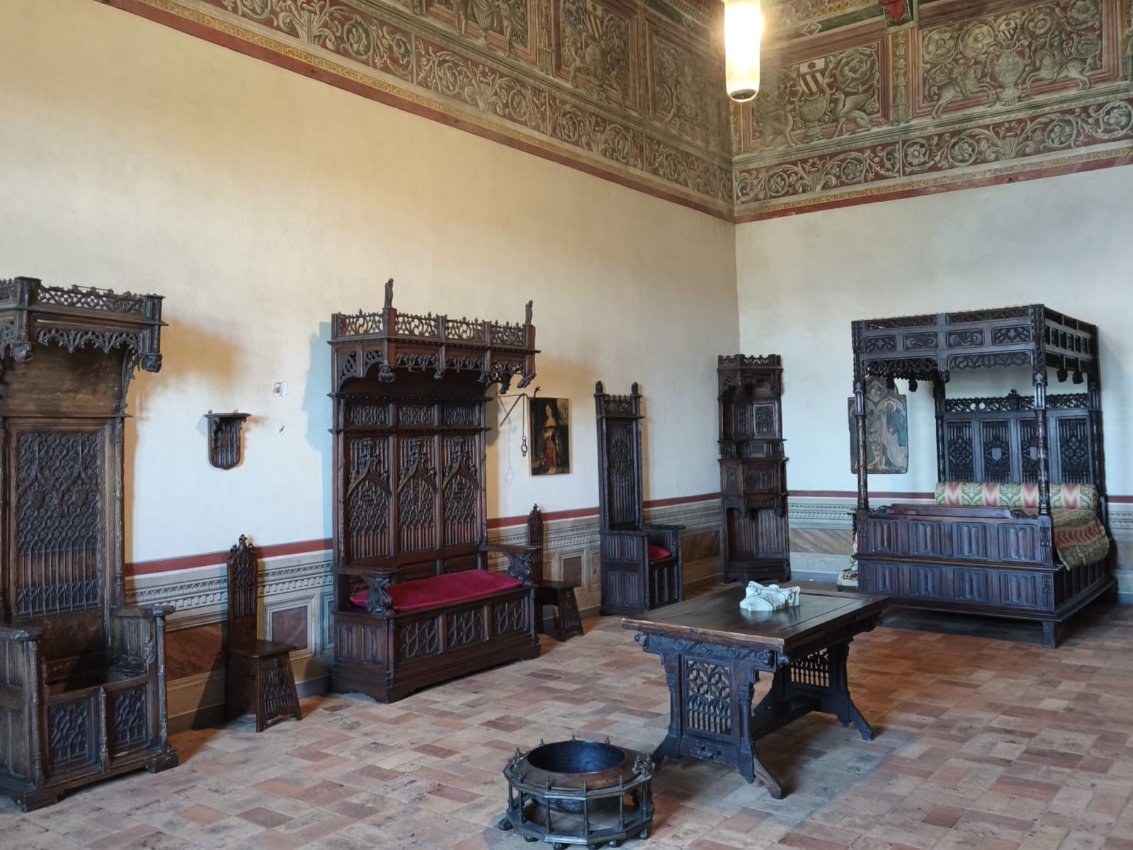 Старинная мебель