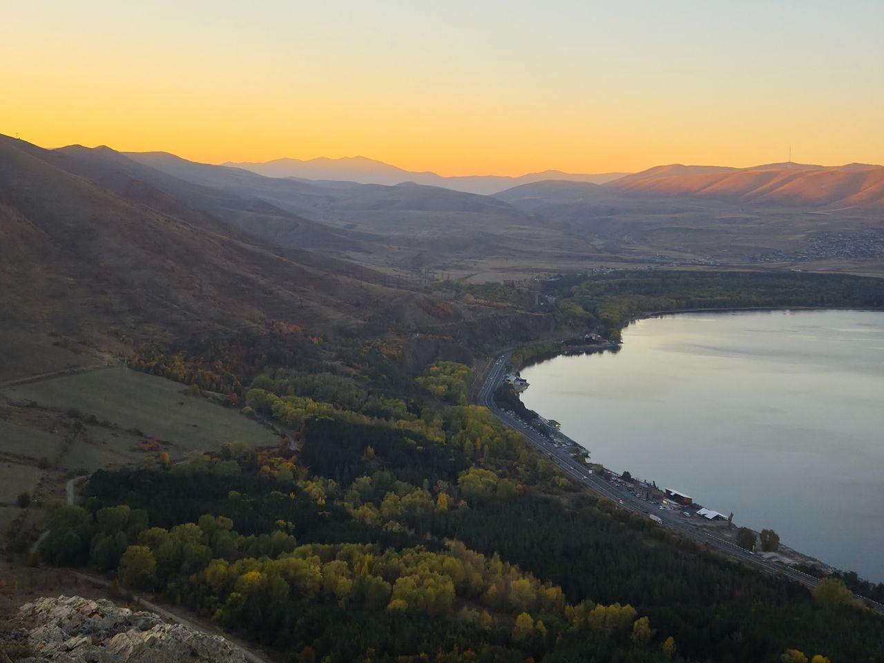 Авторская индивидуальная экскурсия из Еревана вокруг озера Севан - индивидуальная экскурсия в Ереване на машине гида длительностью 9 часов с количеством участников до 4 человек цена экскурсии 345€