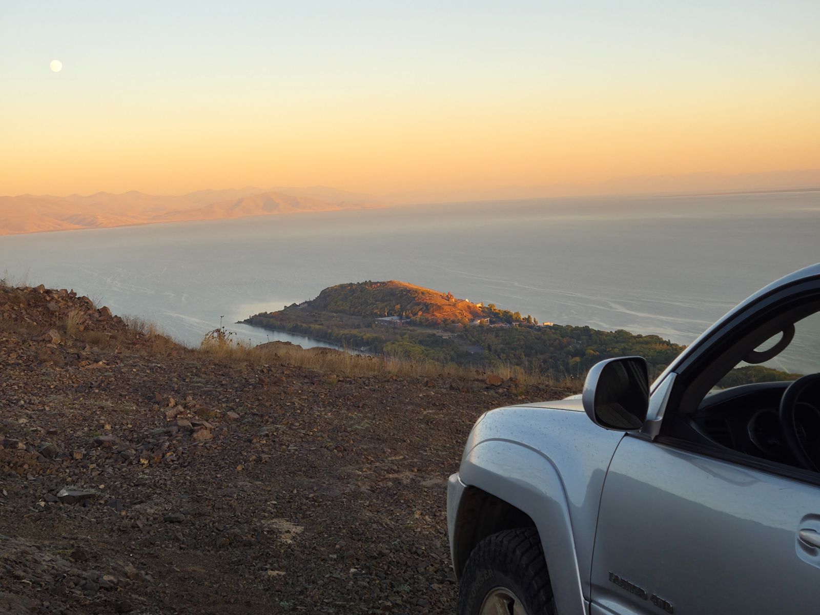 Авто на берегу