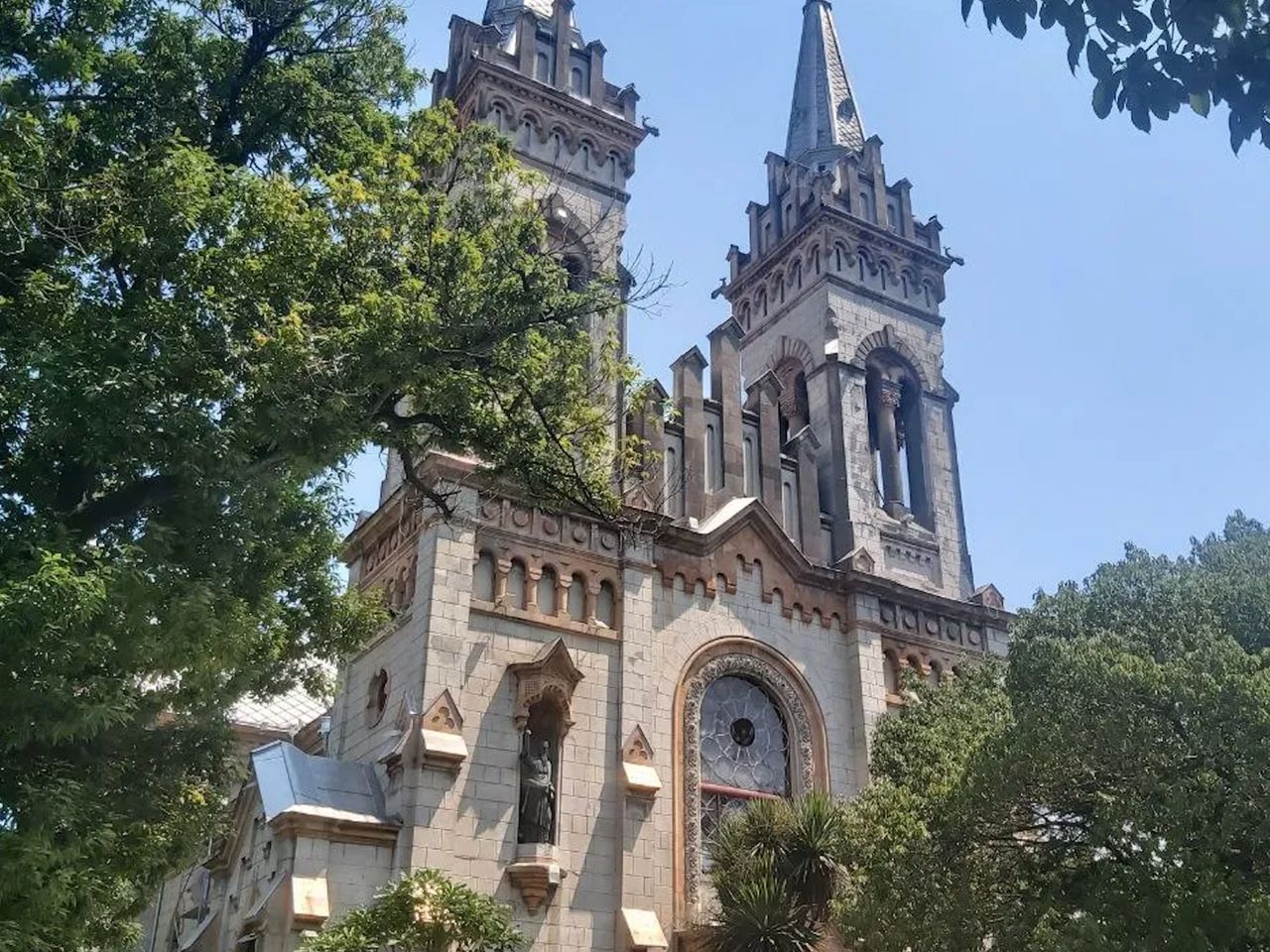 Квест-экскурсия без гида "Четыре сокровища Батуми" - индивидуальная экскурсия в Батуми пешком длительностью 2.5 часа с количеством участников до 6 человек цена экскурсии 25€