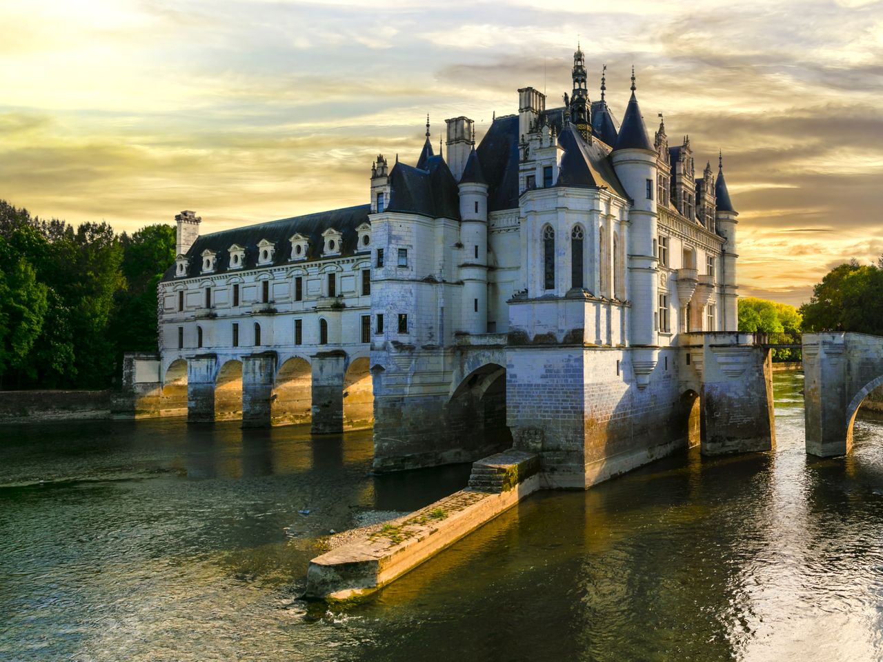 Экскурсия из Парижа в долину Луары: 3 замка + дегустация вина - индивидуальная экскурсия в Париже на машине гида длительностью 12 часов с количеством участников до 6 человек цена экскурсии 1075€