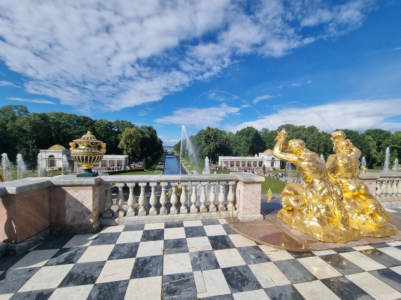 Групповая экскурсия в Янтарную комнату и к фонтанам Петергофа - групповая экскурсия в Санкт-Петербурге на автобусе длительностью 7.5 часов с количеством участников до 10 человек цена экскурсии 7700₽