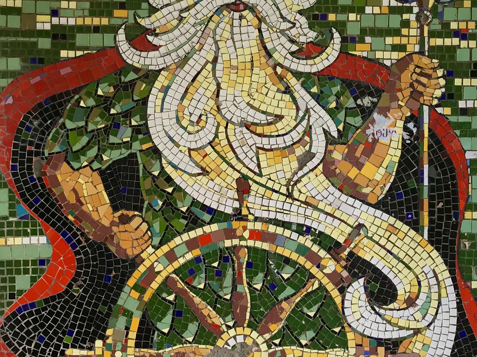 Советская мозаика на одном из подъездов