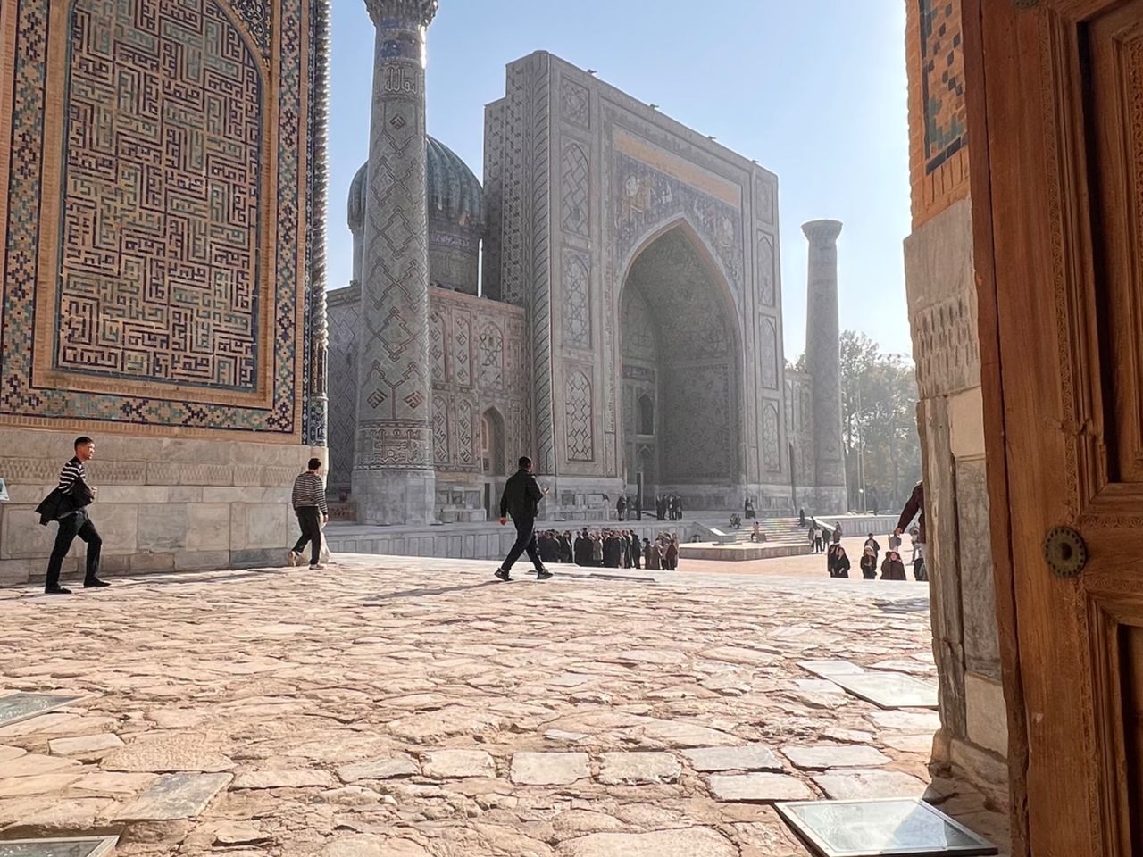 Индивидуальная обзорная экскурсия "Ваш яркий день в Самарканде" - индивидуальная экскурсия в Самарканде пешком длительностью 5 часов с количеством участников до 5 человек со скидкой 20% цена экскурсии 80€