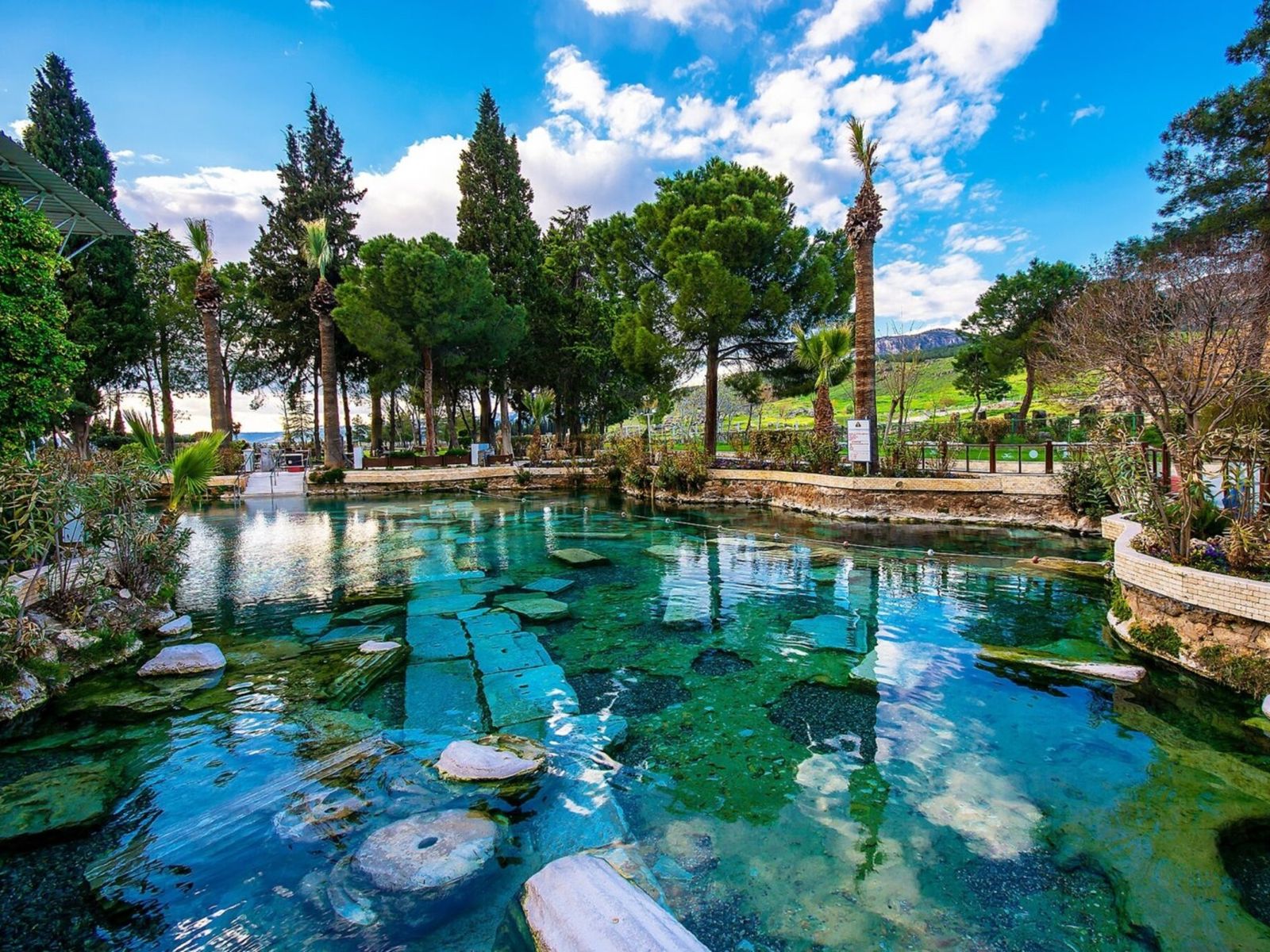 Античный бассейн Клеопатры