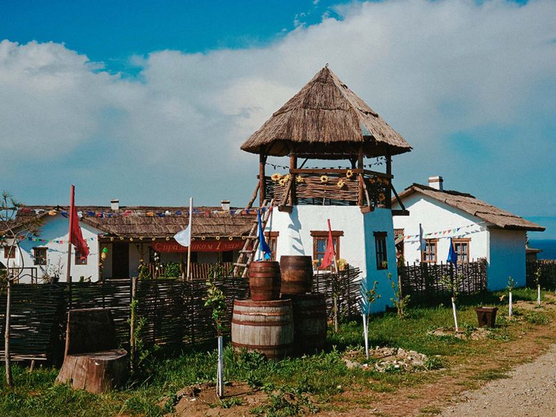 Экскурсия из Краснодара по ярким местам Таманского полуострова - индивидуальная экскурсия в Краснодаре на машине гида длительностью 12 часов с количеством участников до 4 человек цена экскурсии 19990₽