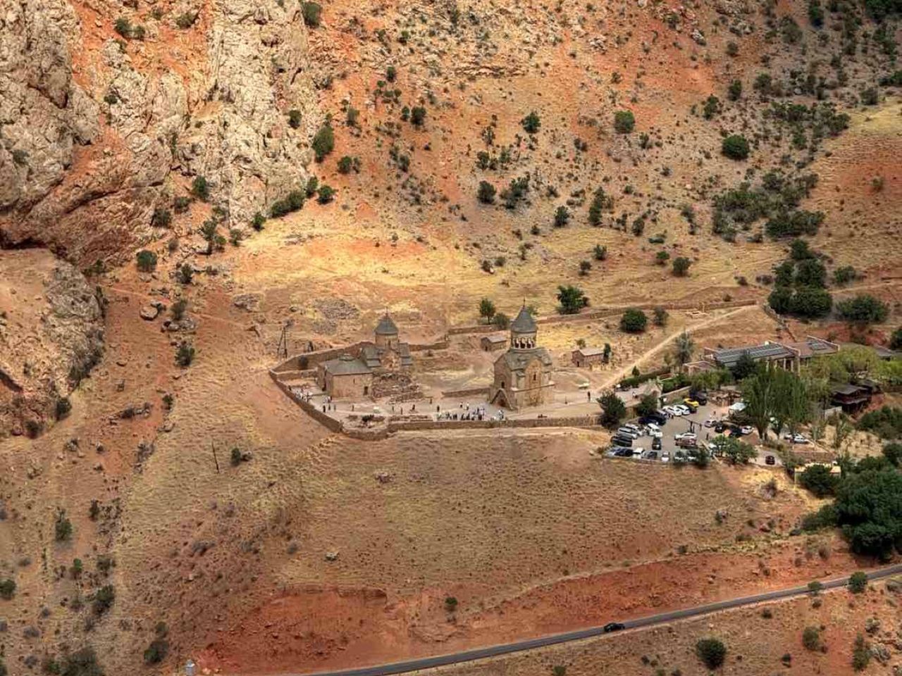 Обзорная экскурсия из Еревана "Парящие горы и каньоны Армении" - индивидуальная экскурсия в Ереване на машине гида длительностью 12 часов с количеством участников до 5 человек цена экскурсии 420€