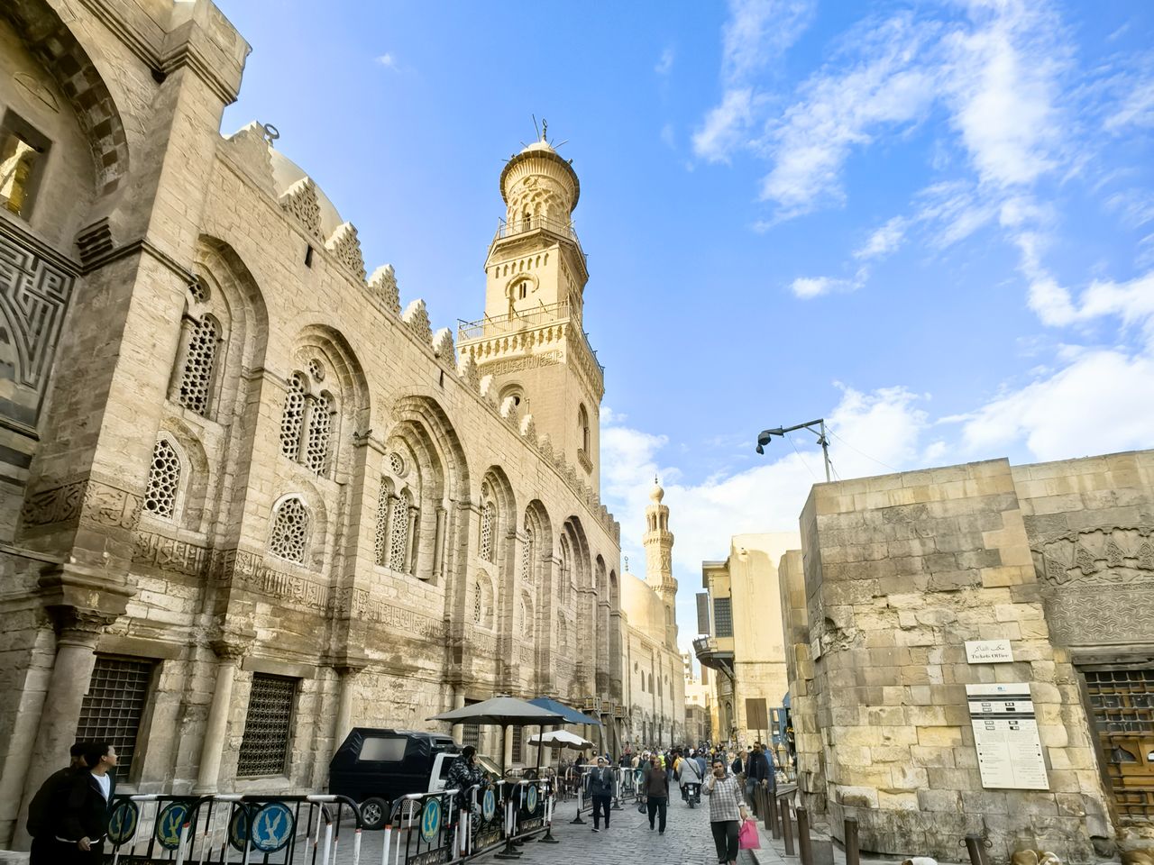 Сердце Каира: экскурсия по Старому городу и восточные легенды - индивидуальная экскурсия в Каире на машине гида длительностью 3 часа с количеством участников до 3 человек цена экскурсии 80$