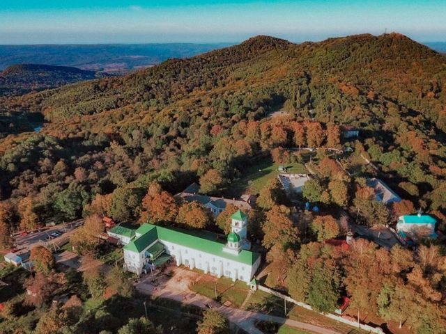 Экскурсия из Краснодара в горный монастырь и Хаджохскую теснину