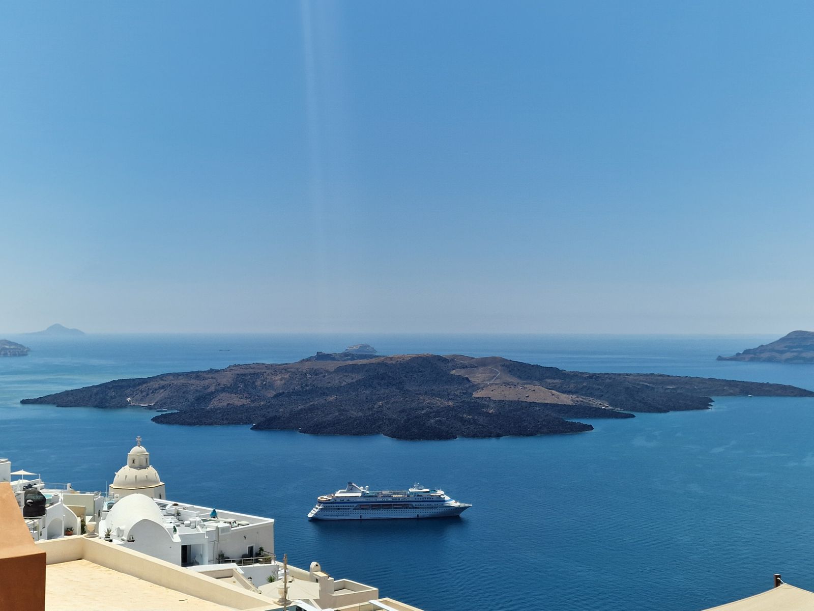 Лавовый остров Неа Камени и вид на кальдеру