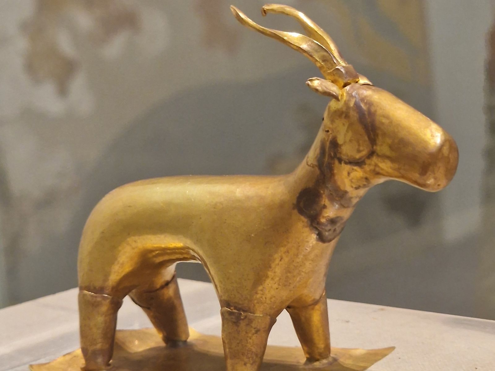 Золотой козлик "атлантов"