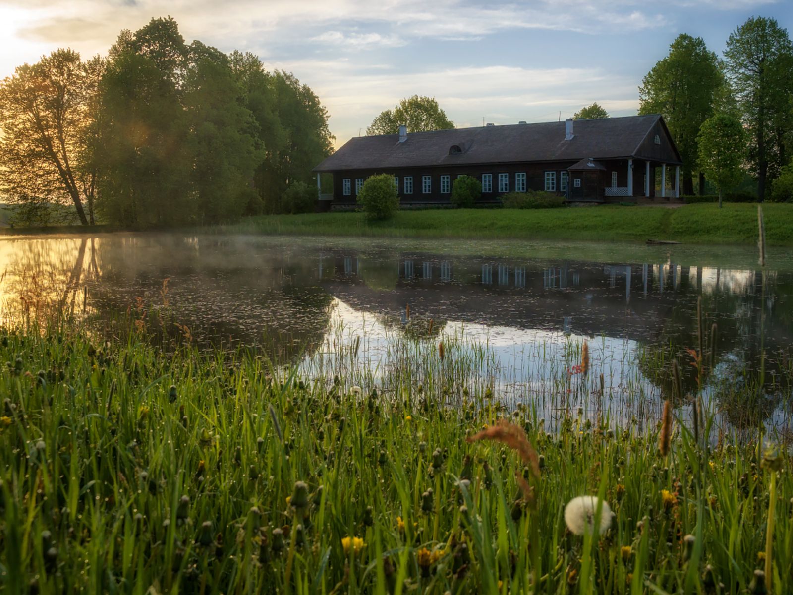 Усадьба "Тригорское", господский дом, где жили ближайшие соседи и друзья А.С. Пушкина в годы его северной ссылки