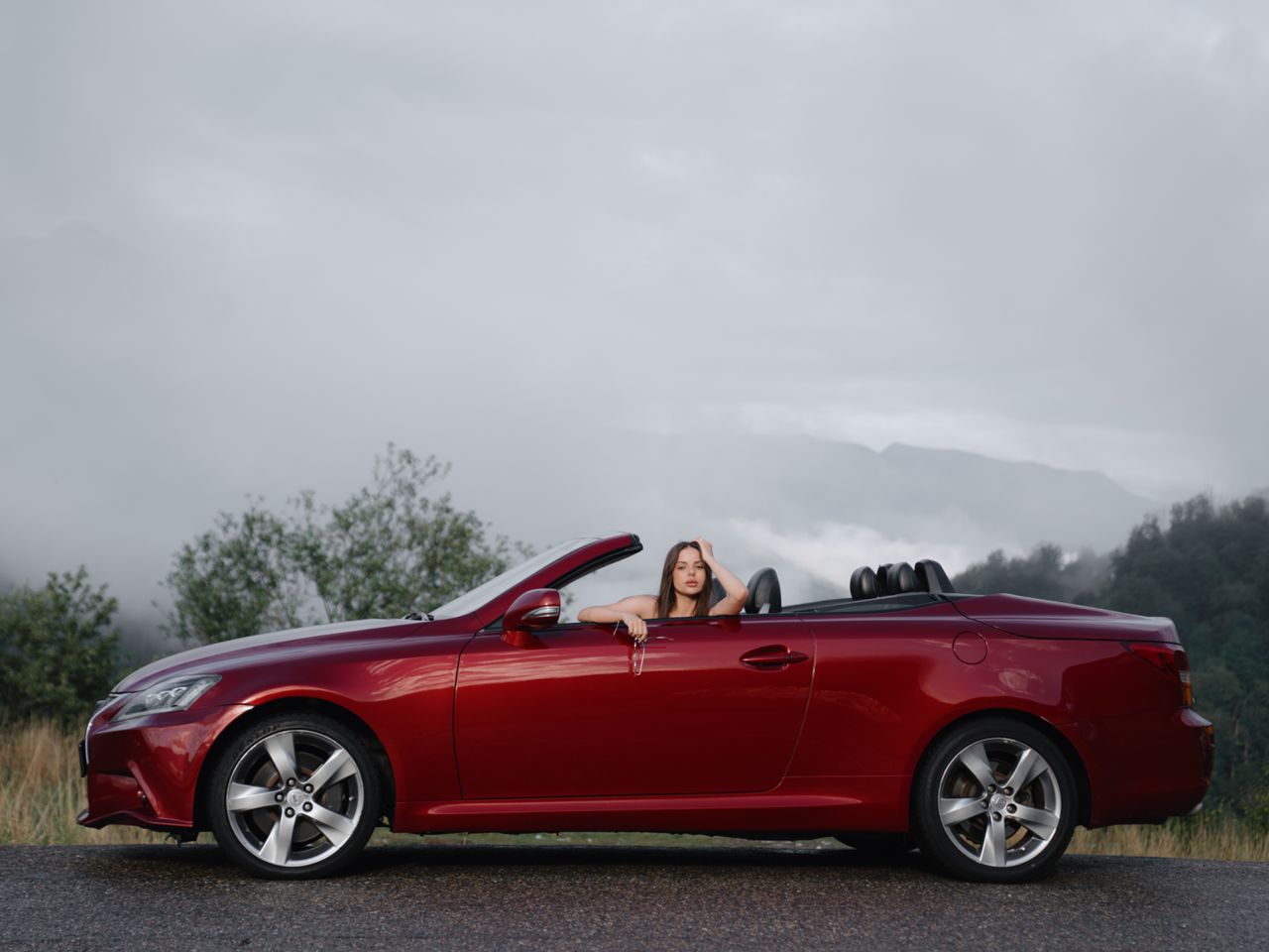 Фототур из Сириуса в Красную Поляну на кабриолете Lexus - индивидуальная экскурсия в Сириусе на машине гида длительностью 4 часа с количеством участников до 3 человек со скидкой 10% цена экскурсии 17100₽