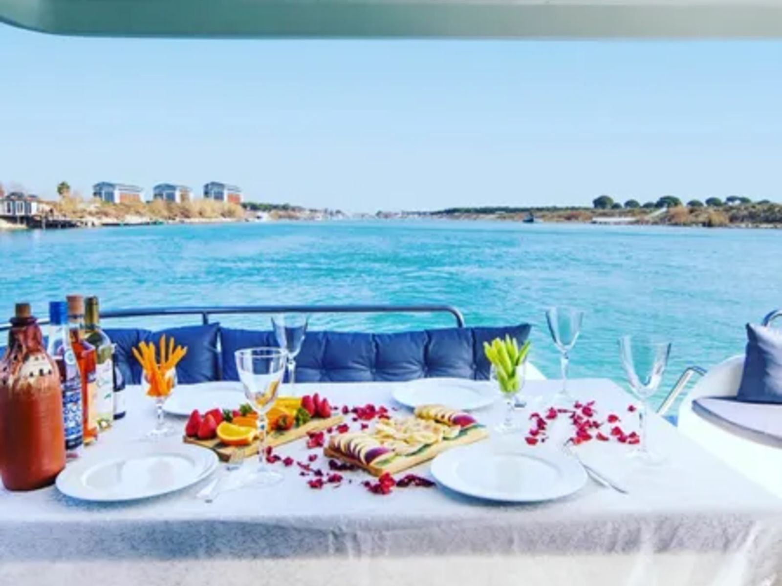 Накрытый стол