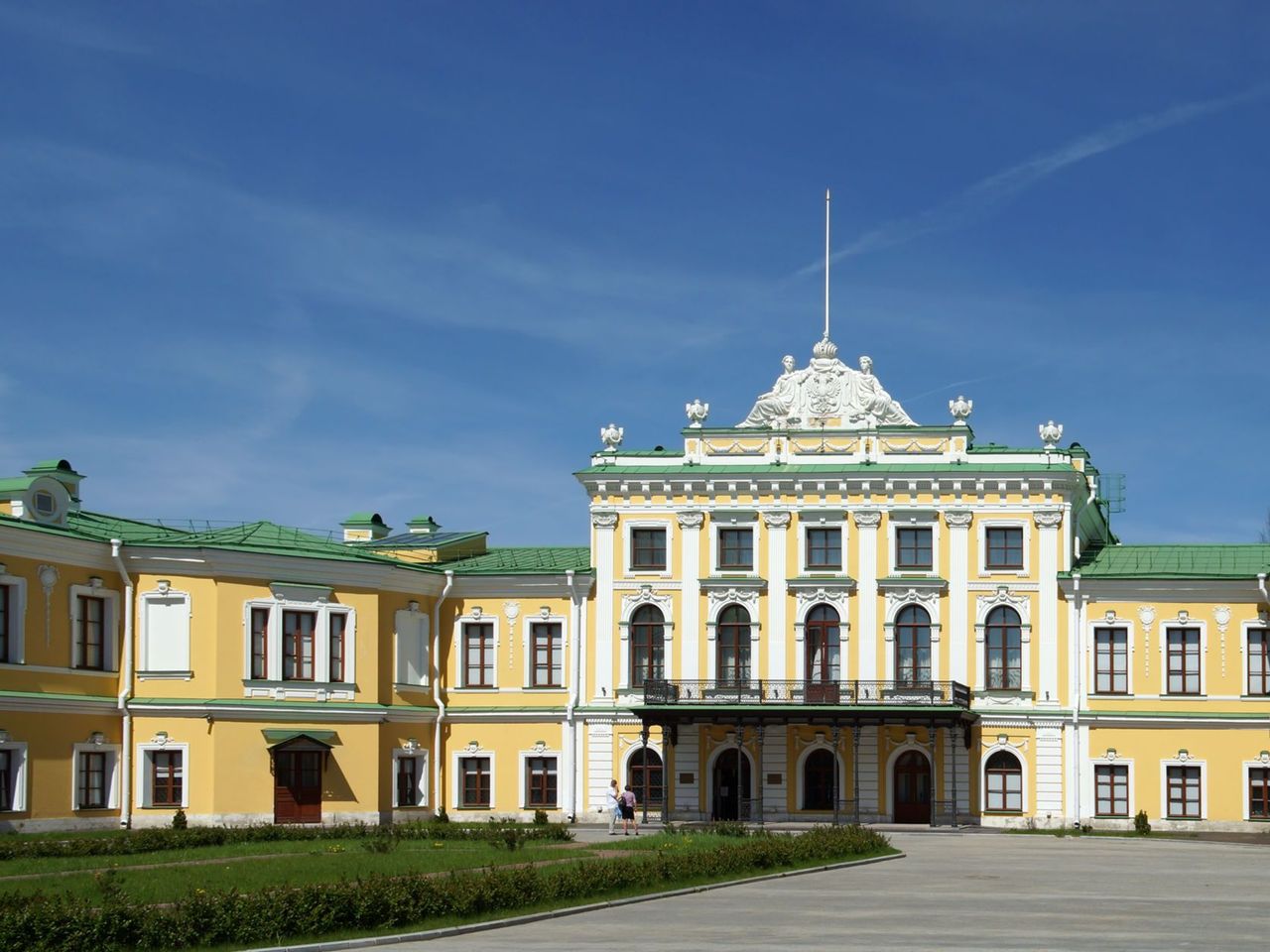 Обзорная экскурсия по Твери в группе - групповая экскурсия В Tверь пешком длительностью 2 часа с количеством участников до 20 человек цена экскурсии 800₽