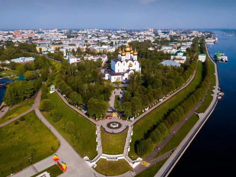 Обзорная экскурсия по Ярославлю: город в прошлом и настоящем - индивидуальная экскурсия в Ярославле пешком длительностью 3 часа с количеством участников до 5 человек цена экскурсии 6500₽